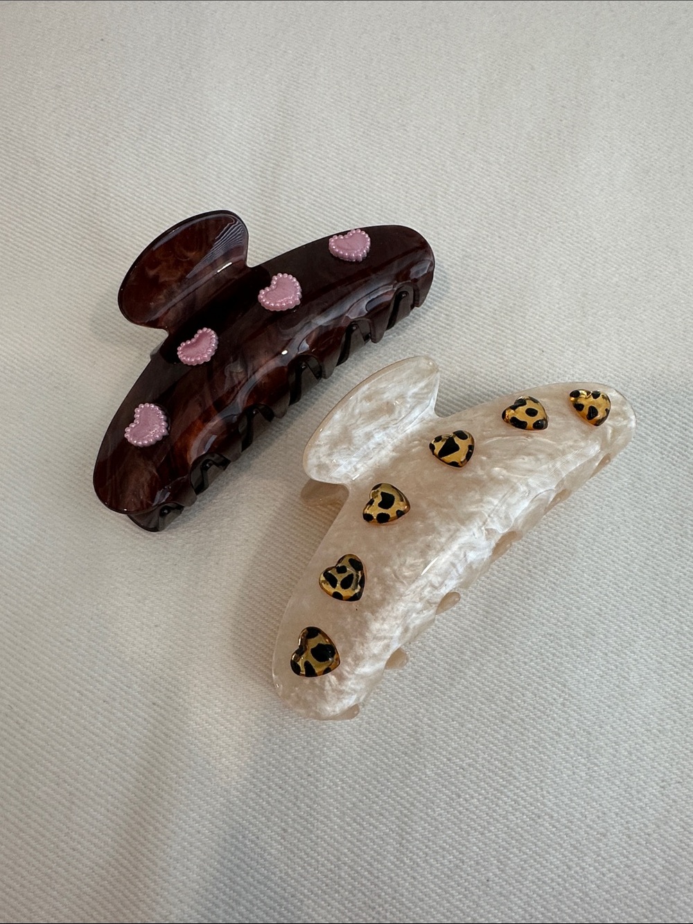 Set of 2 heart accent claw clips